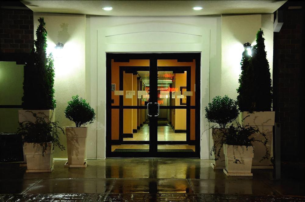 Holiday Inn Express - Delafield By Ihg Exterior foto